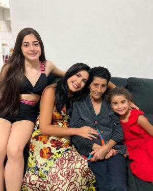 Beatriz Garcia Instagram - A última foto é a melhor! 🤣❤️

80 anos espalhando alegria por onde passa, que sorte a minha ser sua neta! 
Obrigada por todos os ensinamentos e por ser meu exemplo de força e superação ❤️
Que a senhora continue alegrando as nossas vidas por muitos e muitos anos! 
Feliz aniversário vovó! 
Obrigada por tudo, sempre. 
Te amo ♾️