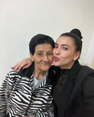 Beatriz Garcia Instagram - A última foto é a melhor! 🤣❤️

80 anos espalhando alegria por onde passa, que sorte a minha ser sua neta! 
Obrigada por todos os ensinamentos e por ser meu exemplo de força e superação ❤️
Que a senhora continue alegrando as nossas vidas por muitos e muitos anos! 
Feliz aniversário vovó! 
Obrigada por tudo, sempre. 
Te amo ♾️