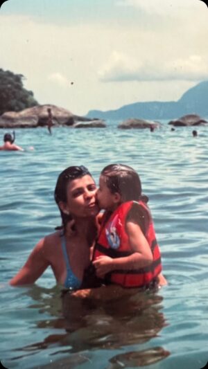 Beatriz Garcia Instagram - O mais puro e verdadeiro amor. 

Te amo, sempre! 🌹🖤