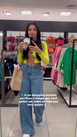 Beatriz Garcia Instagram - Quem também ama levanta a mão! 🙋🏻‍♀️🛍️