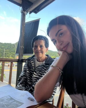 Beatriz Garcia Instagram - A última foto é a melhor! 🤣❤️

80 anos espalhando alegria por onde passa, que sorte a minha ser sua neta! 
Obrigada por todos os ensinamentos e por ser meu exemplo de força e superação ❤️
Que a senhora continue alegrando as nossas vidas por muitos e muitos anos! 
Feliz aniversário vovó! 
Obrigada por tudo, sempre. 
Te amo ♾️