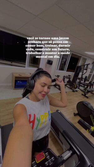 Beatriz Garcia Instagram - Quem tá comigo nessa, comenta aqui! 😌👊🏻