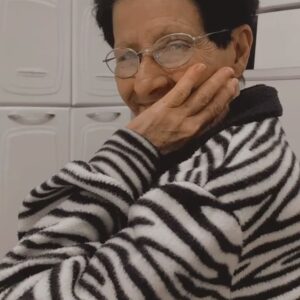 Beatriz Garcia Instagram - A última foto é a melhor! 🤣❤️

80 anos espalhando alegria por onde passa, que sorte a minha ser sua neta! 
Obrigada por todos os ensinamentos e por ser meu exemplo de força e superação ❤️
Que a senhora continue alegrando as nossas vidas por muitos e muitos anos! 
Feliz aniversário vovó! 
Obrigada por tudo, sempre. 
Te amo ♾️