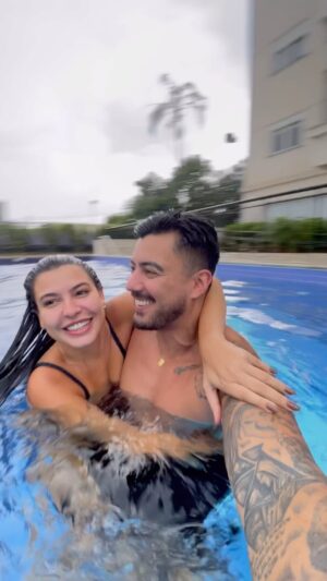 Beatriz Garcia Instagram - No final, o que importa são as pessoas que estão dispostas a compartilhar a vida com você.

Aceitando seus defeitos e qualidades.

Os dias felizes são fáceis, mas quando a coisa aperta que entendemos quem é quem!

Valorizem quem te quer bem e está disposto a correr com você!

São poucos, mas são os de verdade e que valem apenas levamos para a vida!