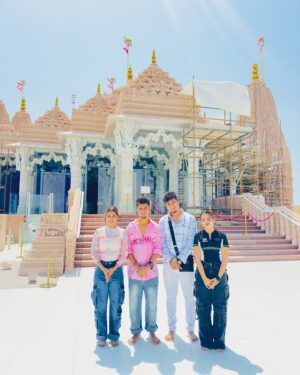 Beauty Khan Instagram - 🕌❤️🛕
.
.
#beautians #beautykhan #mosque #temple