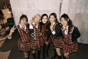 Beby Chaesara Instagram - Thank you Synchronize Fest udah undang JKT48 dan ex-gen 1. 

WKWK belakangan liatin jeketi seru banget kalau perform off-air, dalam hati pengen deh balik perform lagi. Eh, beneran kesampean! 

Seru banget ✨

Kapan-kapan lagi, gak? HAHA