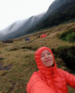 Beby Chaesara Instagram - Jaka Sembung naik gunung..
Lah, sama dung.