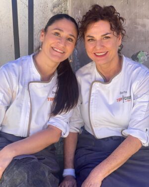 Belén Mora Instagram - Que lindas fotos me acaban de mandar. Las habia perdido todas. Que linda experiencia. Que lindas personas conoci. Pucha que aprendi! #TopChefVIP #MANOSARRIBA