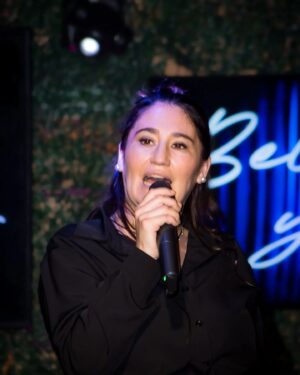 Belén Mora Instagram - Tremenda presentación, de una de las parejas más famosas en Chile, 
quienes "Aún no están casados"💍 jajajaja,😅 
Belén y Toto en Puerto Montt.
Algunas imágenes de este espectacular show📸🤭

📸 @fotovi_estudio 👈