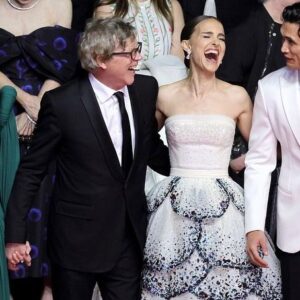 Belgin Inal Instagram - Magische Cannes 🔥, Dit jaar met Jonny Depp

Jonny depp
Michael Douglas
Julia Moore
Leonardo dicaprio
Robert de Niro 
Woody Allen
Steven Spielberg 
Harrison Ford 
Jennifer Lawrence
Jesse plemons
Jad Law
The weekend Lily Rose (dochter van Johnny Depp)
Catherine Zeta-Jones

En zelfs nog meer beroemdheden als ik ze tegenkom alsnog weet ik niet wie@ze zijn….
Iets persoonlijker post komt nog.. tot@nu toe was meer van hollen van een film naar de anderen.. programma is zo vol en ik kan niet eens bijhouden. Ieder dag is een verrassing. Vandaag is beetje bewolkt maar ondanks dat alles gaat in volle gang. Nog een week te gaan….🎬🥂