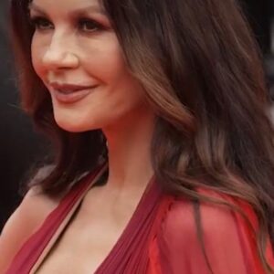Belgin Inal Instagram - Magische Cannes 🔥, Dit jaar met Jonny Depp

Jonny depp
Michael Douglas
Julia Moore
Leonardo dicaprio
Robert de Niro 
Woody Allen
Steven Spielberg 
Harrison Ford 
Jennifer Lawrence
Jesse plemons
Jad Law
The weekend Lily Rose (dochter van Johnny Depp)
Catherine Zeta-Jones

En zelfs nog meer beroemdheden als ik ze tegenkom alsnog weet ik niet wie@ze zijn….
Iets persoonlijker post komt nog.. tot@nu toe was meer van hollen van een film naar de anderen.. programma is zo vol en ik kan niet eens bijhouden. Ieder dag is een verrassing. Vandaag is beetje bewolkt maar ondanks dat alles gaat in volle gang. Nog een week te gaan….🎬🥂