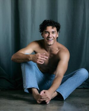 Belmont Cameli Instagram - I hope this email finds you well! 

photo: @mekhiturner
hmu: @remba_ 
style: my jeans