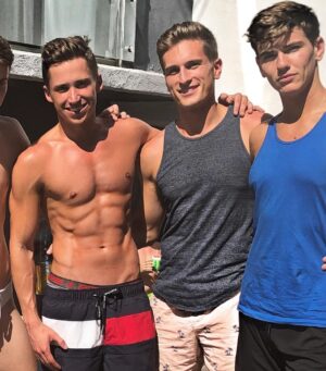 Ben Butler Instagram - Pool day 🏝💪🏽