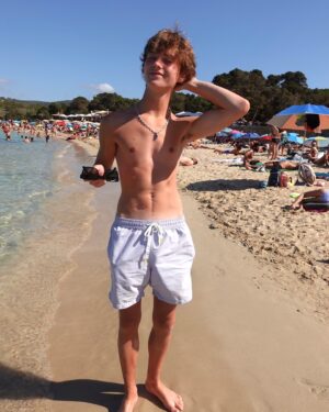 Ben Grosskopf Instagram - you think you just fell out of a coconut tree?