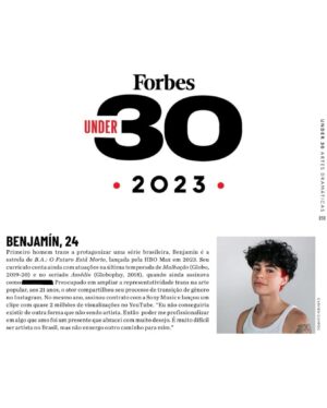 Benjamin Damini Instagram - e esse presente de natal aqui? 😮‍💨🥹

to na @forbesbr #Under30 desse ano e fiquei feliz demais quando vi meu nome junto ao de tantas pessoas que fazem um trabalho muito massa, senti que meu trabalho é massa também e é bom sentir isso. que a vida me permita continuar trabalhando com o que amo, tem sido uma jornada e tanta e sou muito grato aos caminhos que me levaram até a arte e a tantas pessoas que alimentaram esse desejo e esse amor em mim, em especial minha mãezinha que me acompanhava pra cima e pra baixo teste atrás de teste sempre presente sempre suporte e nenhuma palavra dimensiona o valor que eu dou a isso. te amo mãe. que eu possa seguir fazendo arte por muito tempo e que vcs estejam comigo até lá, tem sido muito bom estar com vcs até aqui. meu mais sincero agradecimento a vcs e ao benjinho arteiro que continua vivo muito vivo dentro de mim :)

foto: @carmen_campos_