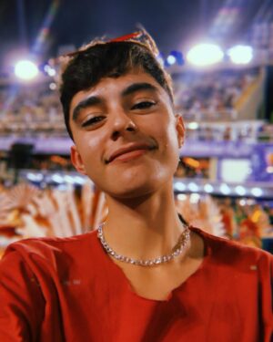 Benjamin Damini Instagram - o primeiro carnaval na sapuca a gente nunca esquece! gracias ao camarote quem pelo convite, foi lindimais 💛