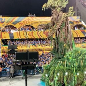 Benjamin Damini Instagram - o primeiro carnaval na sapuca a gente nunca esquece! gracias ao camarote quem pelo convite, foi lindimais 💛