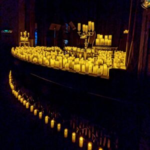 Benjamin Daniel Instagram - Le concert @candlelight.concerts sur les 4 saisons de Vivaldi était un pur plaisir !
Que d'élégance, que de beauté ! 
°
#candlelight #vivaldi #fourseasonsvivaldi #baroque #classique