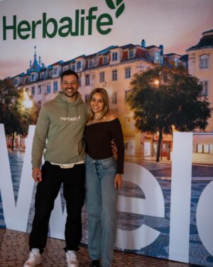 Benjamin Macé Instagram - Premier jour à Lisbonne au #Summit2024
Le seul événement qui rassemble les distributeurs Herbalife du monde entier ! Plus de 5 000 000 de consommateurs servis par tous les distributeurs présents ici, c’est OUF ! 🌍