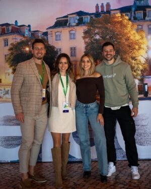 Benjamin Macé Instagram - Premier jour à Lisbonne au #Summit2024
Le seul événement qui rassemble les distributeurs Herbalife du monde entier ! Plus de 5 000 000 de consommateurs servis par tous les distributeurs présents ici, c’est OUF ! 🌍