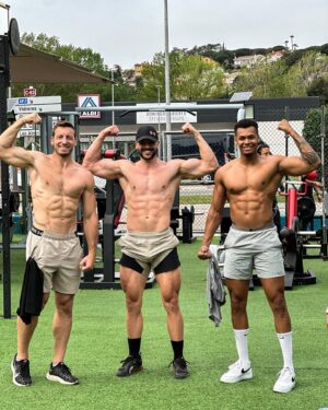 Benjamin Macé Instagram - On a rien de spécial on a juste été suffisamment curieux pour ne pas mourir bête 🥰🚀

#liveyourbestlife #ﬁtness #fitnessmotivation