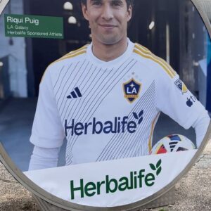 Benjamin Macé Instagram - Premier jour à Lisbonne au #Summit2024
Le seul événement qui rassemble les distributeurs Herbalife du monde entier ! Plus de 5 000 000 de consommateurs servis par tous les distributeurs présents ici, c’est OUF ! 🌍