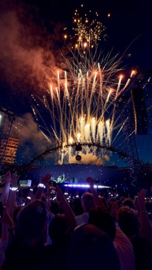 Benjamin Macé Instagram - Coldplay with friends ! Best memories best Life 🪐✨

#coldplay #coldplayconcert #coldplaylyon
