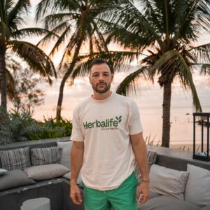 Benjamin Macé Instagram - 🦐 c’est quoi vos meilleurs remèdes contre les vrais coup de soleil 🤣 ?