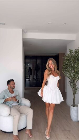 Benjamin Samat Instagram - Quand ton chéri te donne son avis sur tes robes d’étés 🥰 
C’est laquelle votre préférée ? 😊