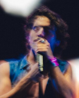 Benson Boone Instagram - @lollapalooza I love every second of you

📸: @shaydenschoonover 1,2
@mclean.long 3-9