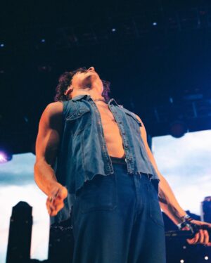 Benson Boone Instagram - @lollapalooza I love every second of you

📸: @shaydenschoonover 1,2
@mclean.long 3-9