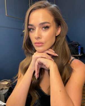 Bensu Soral Instagram - 🌹🖤
