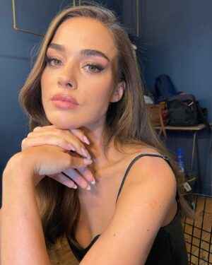 Bensu Soral Instagram - 🌹🖤