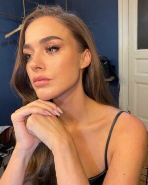 Bensu Soral Instagram - 🌹🖤