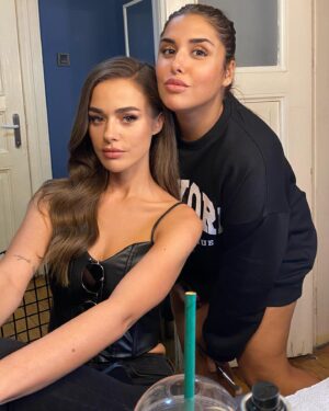 Bensu Soral Instagram - 🌹🖤