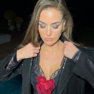 Bensu Soral Instagram - 🌹📿