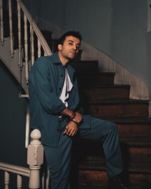 Berkay Tulumbacı Instagram - 3 lü serimi aralara güzel fotoğraflar alarak devam ettiriyorum..bu o serinin ikincisi..umrunuzda mı? bence değil.. peki benim umrumda mı? İşte bu sorunun cevabını öğrenmek için storye bir göz atı…#göz #kendimleücretliortakl..