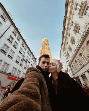 Berkay Tulumbacı Instagram - Yeni başladık sevgili.. kutlu olsun ❤️‍🔥🧿🪬 @ezgiigergin Seni Seviyorum Neşelim 😍