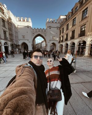 Berkay Tulumbacı Instagram - Yeni başladık sevgili.. kutlu olsun ❤️‍🔥🧿🪬 @ezgiigergin Seni Seviyorum Neşelim 😍