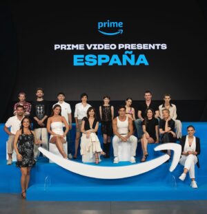 Berta Castañé Instagram - ¡Vaya día el de ayer! 
Estuvimos presentando #SigueMiVoz y #ViajeDeFinDeCurso entre muchísimos más proyectos increíbles que se estrenarán en 2025 en @primevideoes 🩵
Nos vemos allí!!!✨🕊️
•
MUAH @mr.davidlopez @burdampi 
Outfit @serrastudio_ x @aflameconcept x @arenarojabrand @soloatame

@salvadoragency @granviacomunica 🤍