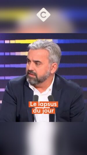 Bertrand Chameroy Instagram - La légende raconte que les lapsus sont l’expression de l’inconscient... et celui du jour ravirait Freud 🙈

@bertrand.cham #CàVous #CaVous #lapsus