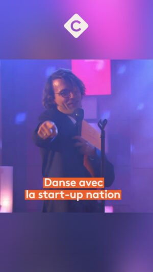 Bertrand Chameroy Instagram - Tu es à la recherche d’un emploi ? Tu galères ? Eh bien en plus, tu vas devoir faire un cha-cha devant ton potentiel futur employeur... C’est danse avec la start-up nation 🙃

#CàVous #CaVous @bertrand.cham #danse #emploi