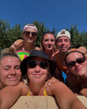 Beth Mead Instagram - Bizaaaaa with the girls 🔋☀️🏝️
