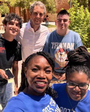 Beto O'Rourke Instagram - Amazing week of registering voters at El Paso Community College. Thanks to the team of volunteers — Valerie, Doris, Kim, Alejandro and Rene — for doing the work!

Registration events happening all over Texas, sign up to volunteer at link in bio!