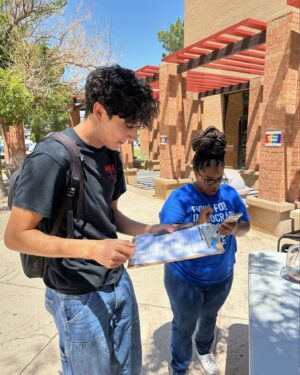 Beto O'Rourke Instagram - Amazing week of registering voters at El Paso Community College. Thanks to the team of volunteers — Valerie, Doris, Kim, Alejandro and Rene — for doing the work!

Registration events happening all over Texas, sign up to volunteer at link in bio!