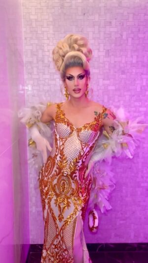 Beverly Kills Instagram - BAM‼️💥✨

Pure FKN Glamah for Thursdays a Drag at @thestargoldcoast 🌴⭐️

Gown by @its_a_penrose 
Hair and boa by moi! 🫶