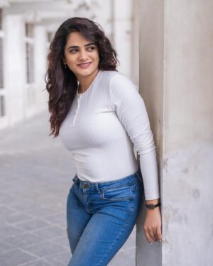Bhagyashree Mote Instagram - Choosing my rest of life to be the best of my life!🤍
.
.
.
#positivity #look #fresh #blessed #mindset #inspired #girlnextdoor #freshness #gratitude