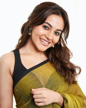 Bhavani Sre Instagram - Shot for @kumudamonline 
Make up : @abi_makeover_artistry