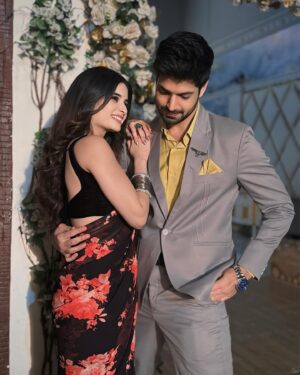 Bhavika Sharma Instagram - Let your love simmer slowly ♥️
But burn brightly 💫

#Saraj #Sunday #love 

@bhavikasharma53