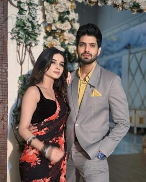 Bhavika Sharma Instagram - Let your love simmer slowly ♥️
But burn brightly 💫

#Saraj #Sunday #love 

@bhavikasharma53